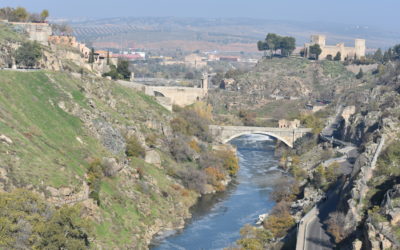 Isaac Newton y Robert Boyle buscando oro en el Río Tajo
