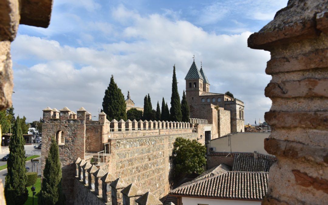 El Río Tajo, las murallas de Toledo y la Torre de Alfarach